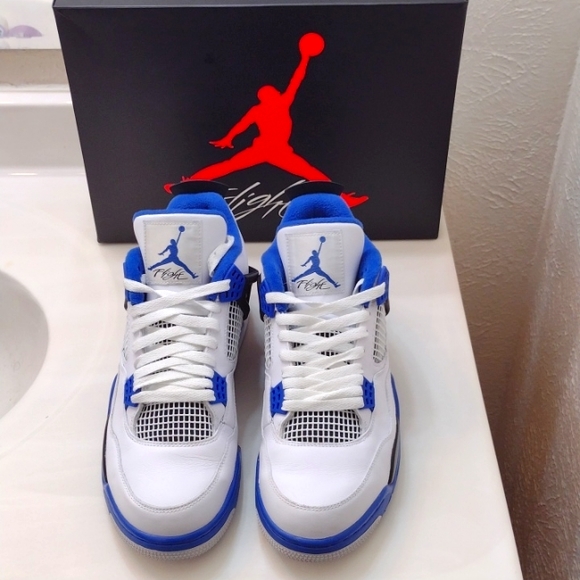 jordan retro 4 varsity royal